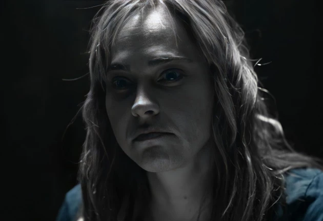 Стоп-кадр из 7 серии 2 сезона сериала Чаки