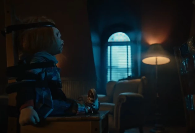 Стоп-кадр из 3 серии 2 сезона сериала Чаки