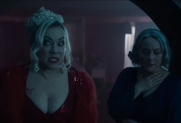 Стоп-кадр из 4 серии 2 сезона сериала Чаки