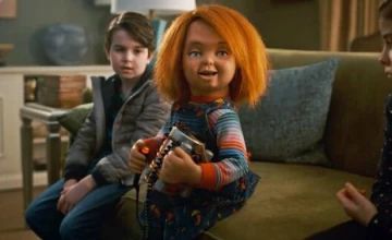 Стоп-кадр из 2 серии 2 сезона сериала Чаки