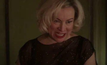 Стоп-кадр из 5 серии 1 сезона сериала Чаки